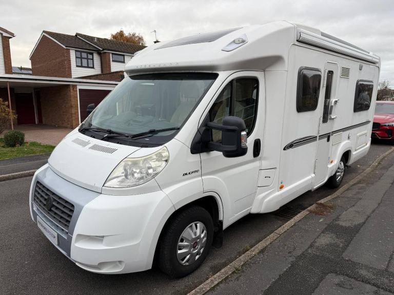 Bessacarr E560 7m Automatic Corner Bed Bike Rack Towbar New Batteries TV Aerial