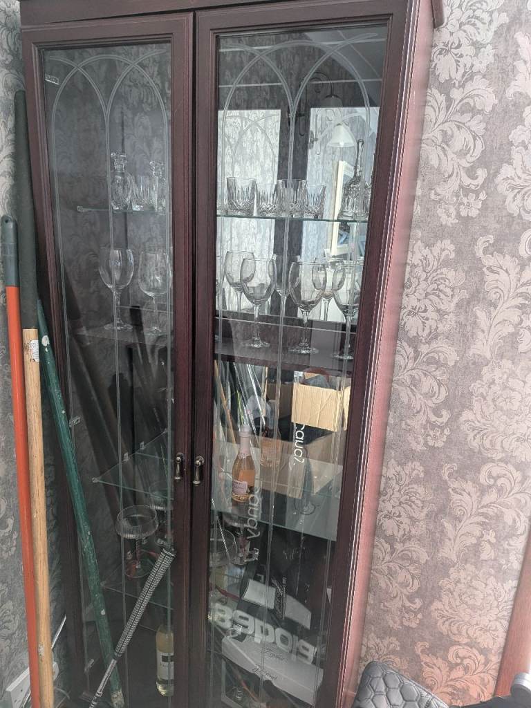  4-Piece Matching Mahogany Dining Room Furniture Set – £250 ONO