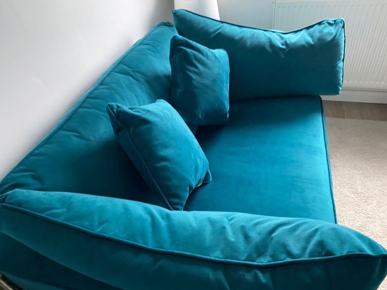 Stunning cuddle chair