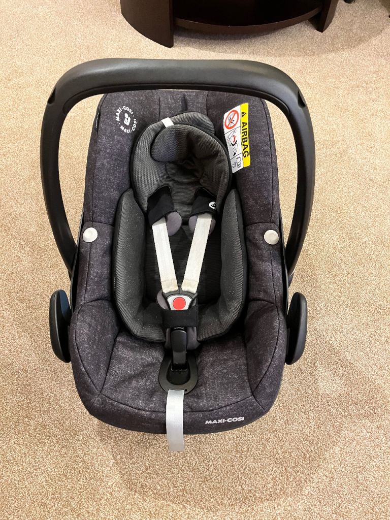 Maxi Cosi Pebble Pro iSize Baby Car Seat & Isofix Base