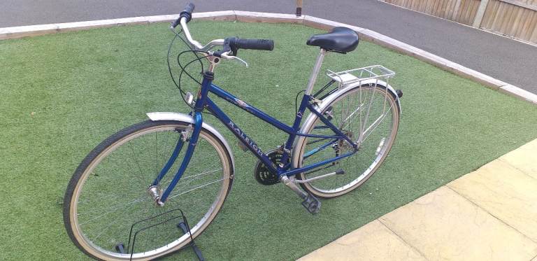 Raleigh Pioneer Ladies City Bike. 