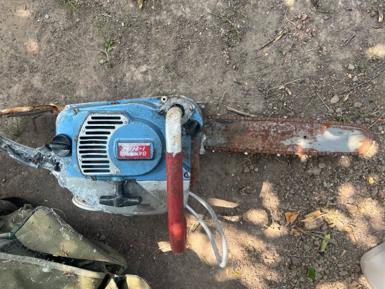 Vintage Blue Chainsaw – Spares or Repairs