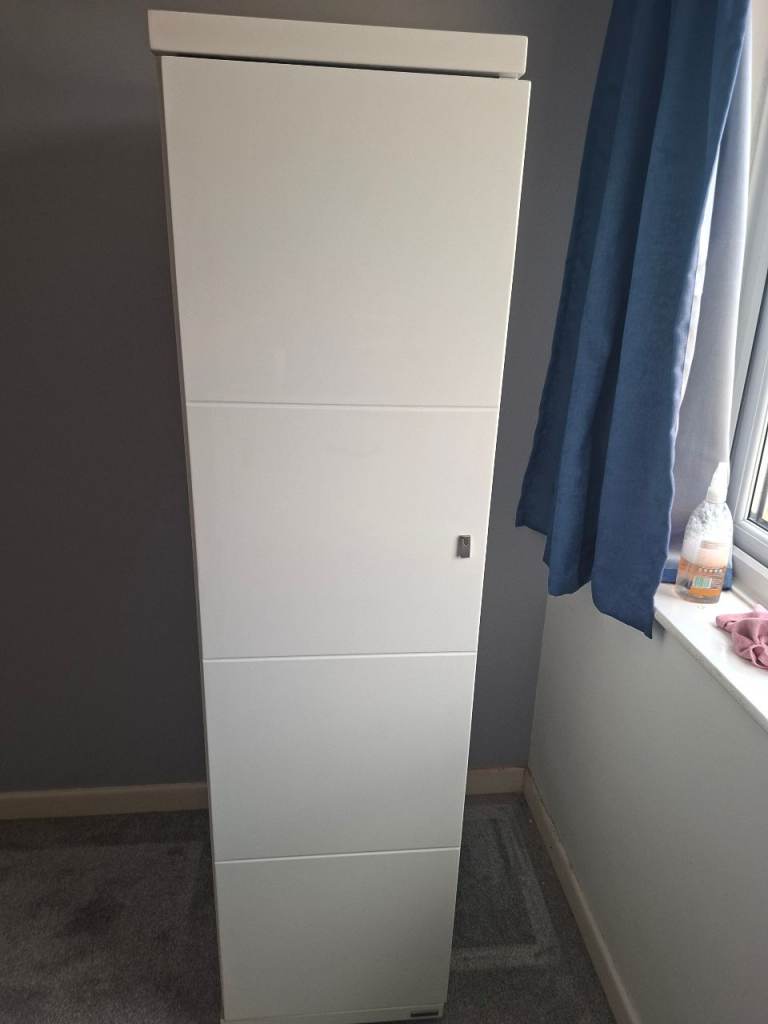 Izzywotnot single wardrobe