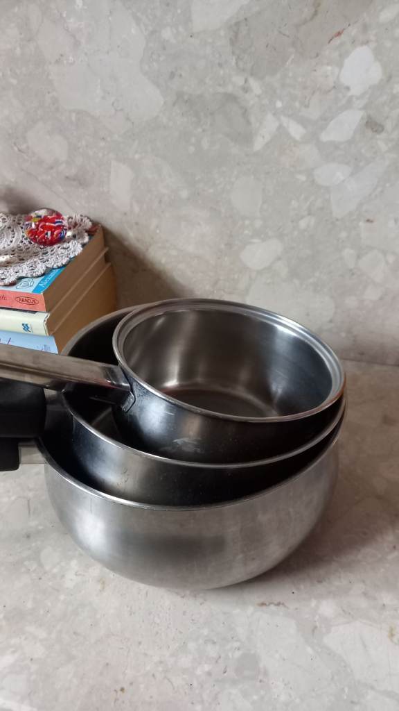 FREE 3 cooking pans 