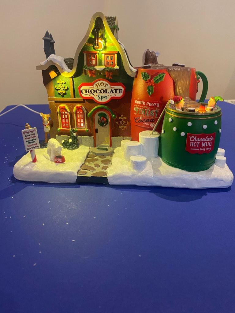 Lemax ‘Hot Chocolate Spa’ illuminated building