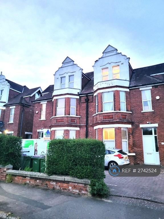 2 bedroom flat in Radnor Park Avenue, Folkestone, CT19 (2 bed) (#2742524)