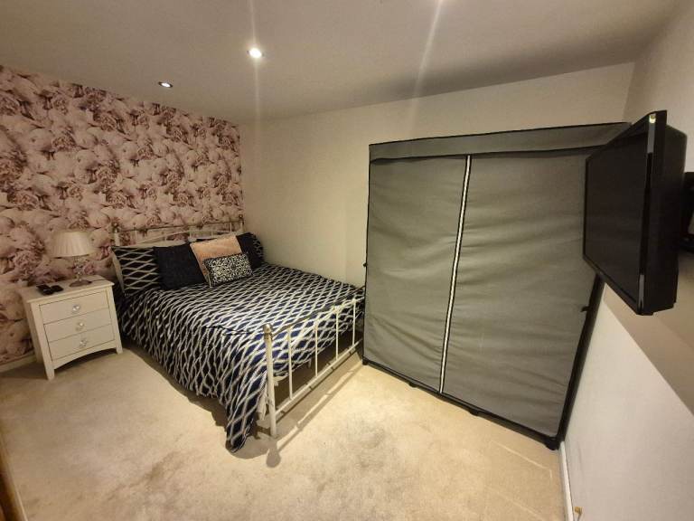 Double Room with Private Bathroom – £650 pcm Including Bills