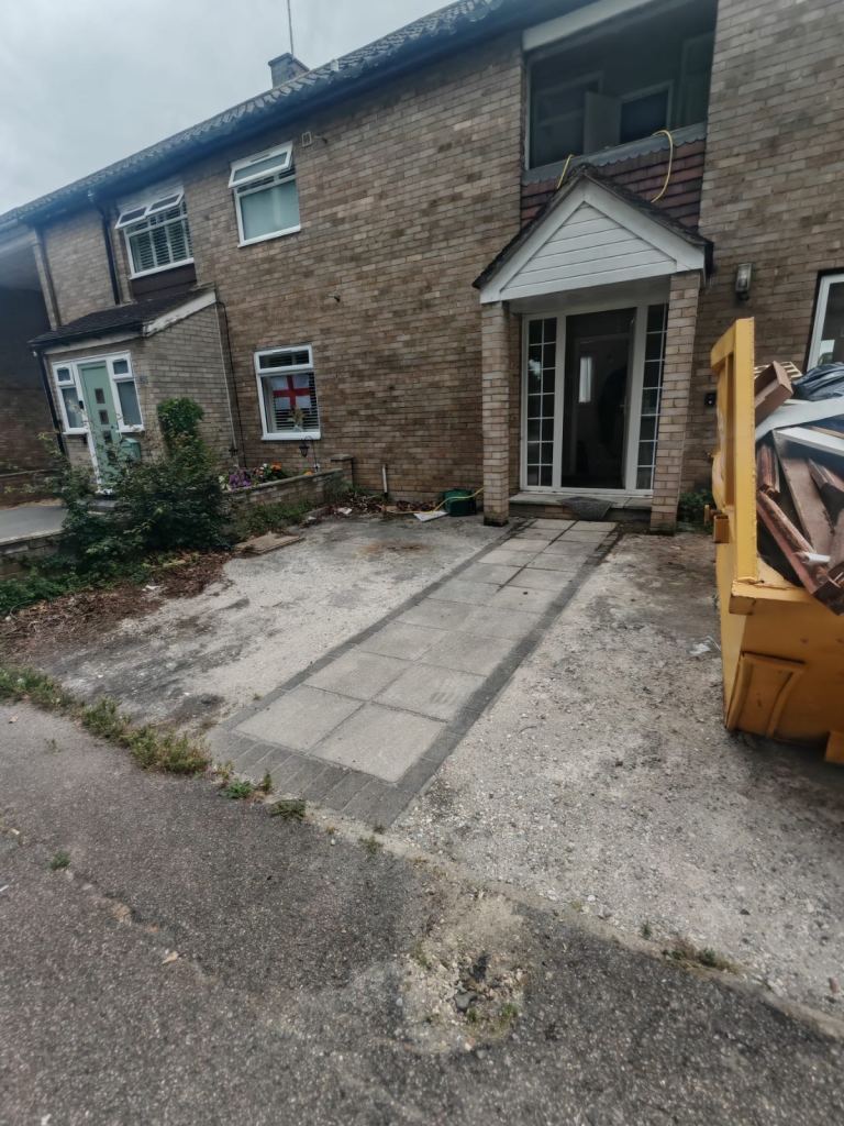 2 bedroom house to rent in SS15 5BB