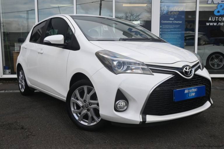 2016 Toyota Yaris 1.33 Dual VVT-i Design Hatchback 5dr Petrol Manual Euro 6 (99 ps) Hatchback Pet...