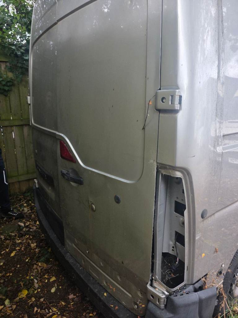 Renault master 2.3 rear doors