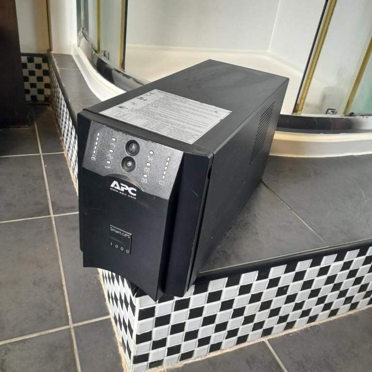 APC Smart-UPS 1000