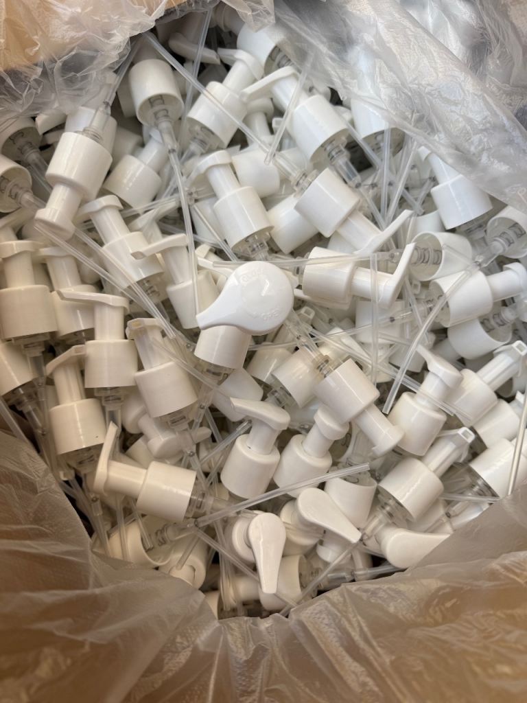 16 Boxes of Pump Twist lock bottle tops.