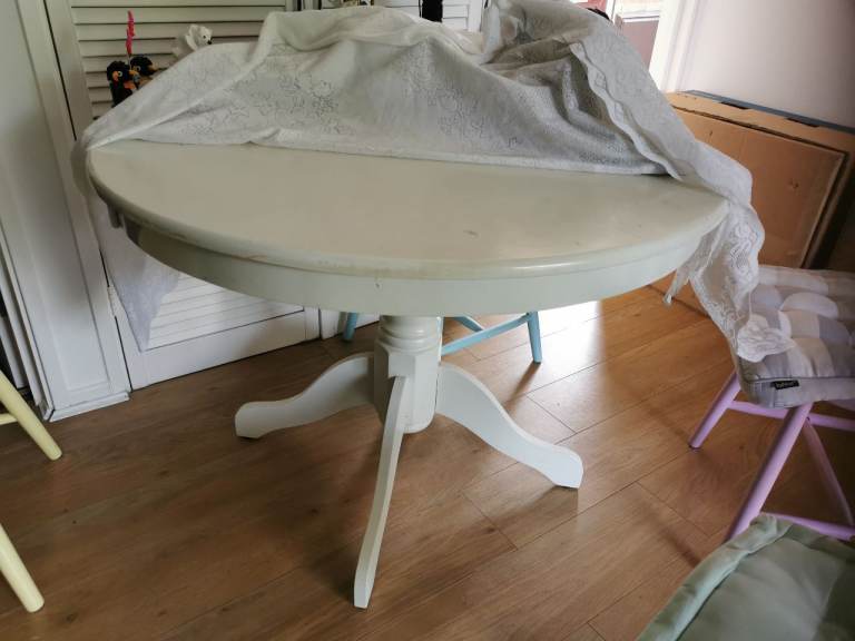 Round White Dining Table – Good Condition