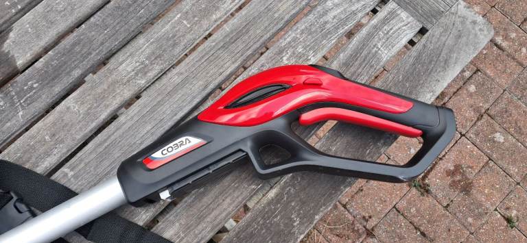Cobra LRH4024v Long Reach Hedge Trimmer 
