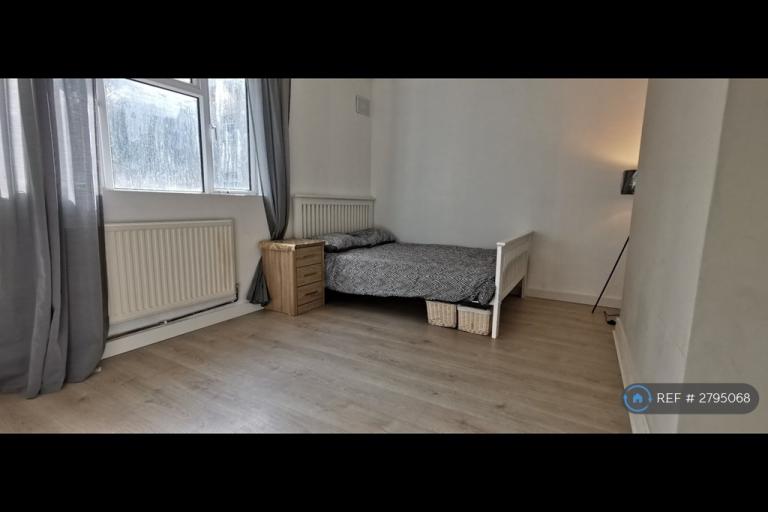1 bedroom in Milton House, Kingston Upon Thames, KT2 (#2795068)