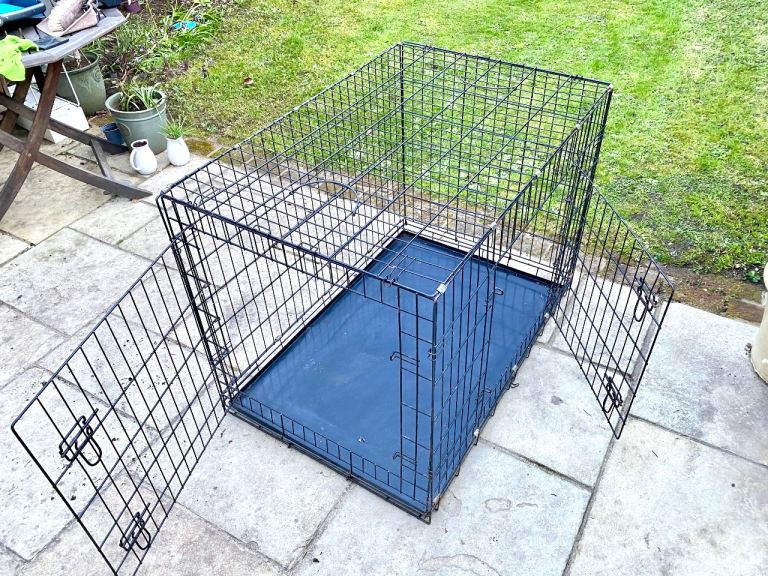 Dog cage. Large steel with solid metal base. Great condition 