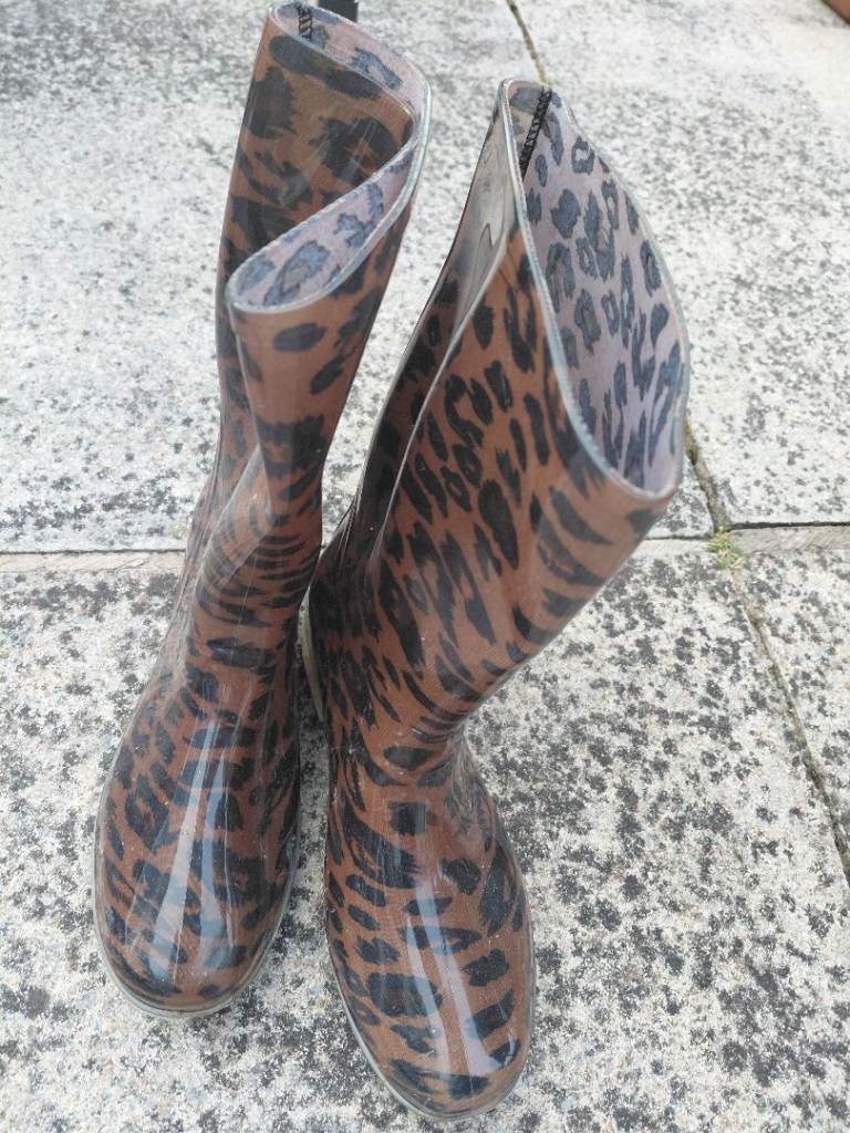 Ladies size 37 welly boots