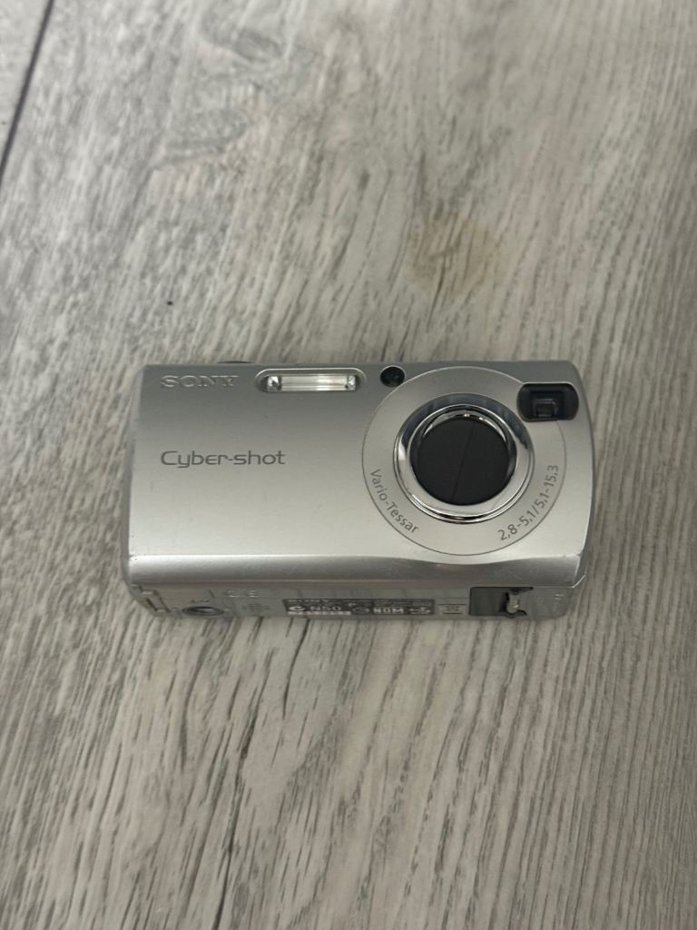 Sony Digital Camera Cybershot DSC-S40 4.1MP Silver 