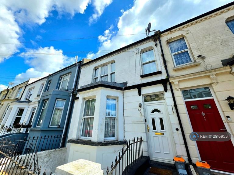 2 bedroom flat in Alexandra Road, St Leonards-On-Sea, TN37 (2 bed) (#2918953)