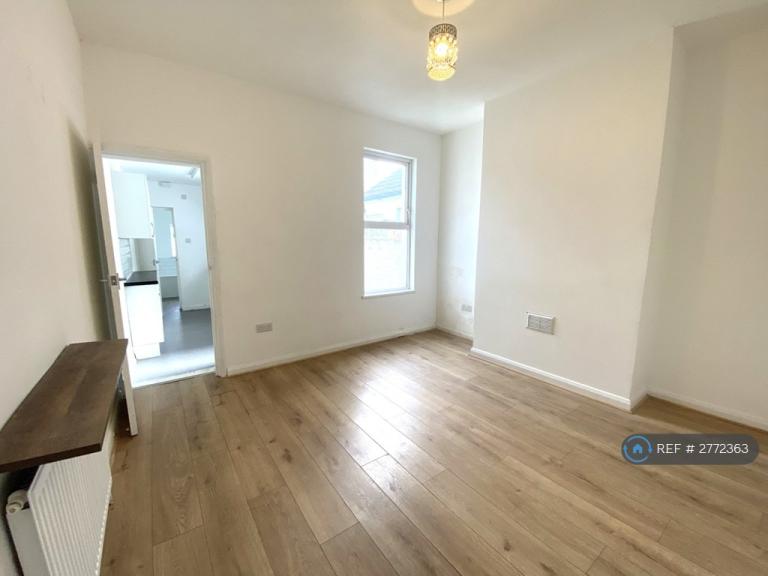 2 bedroom house in Berridge Road, Sheerness, ME12 (2 bed) (#2772363)