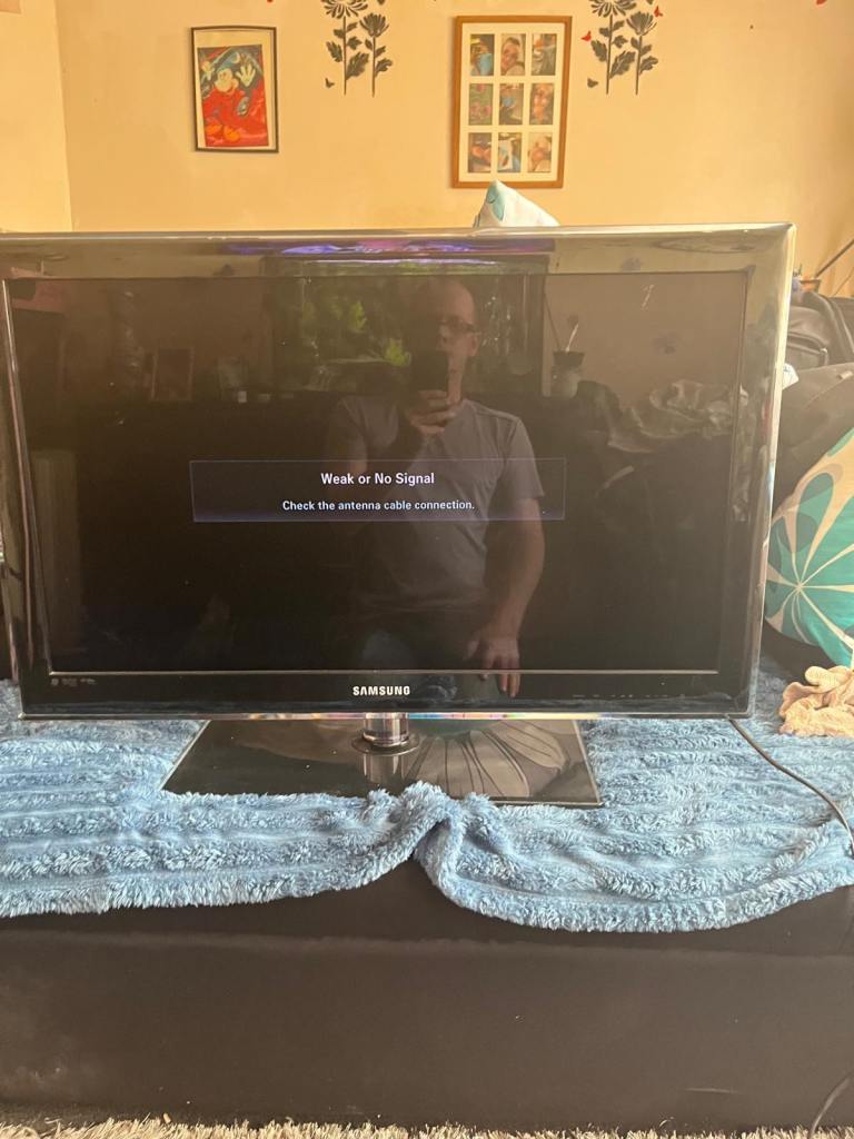 Samsung Flat Screen TV - Good Condition