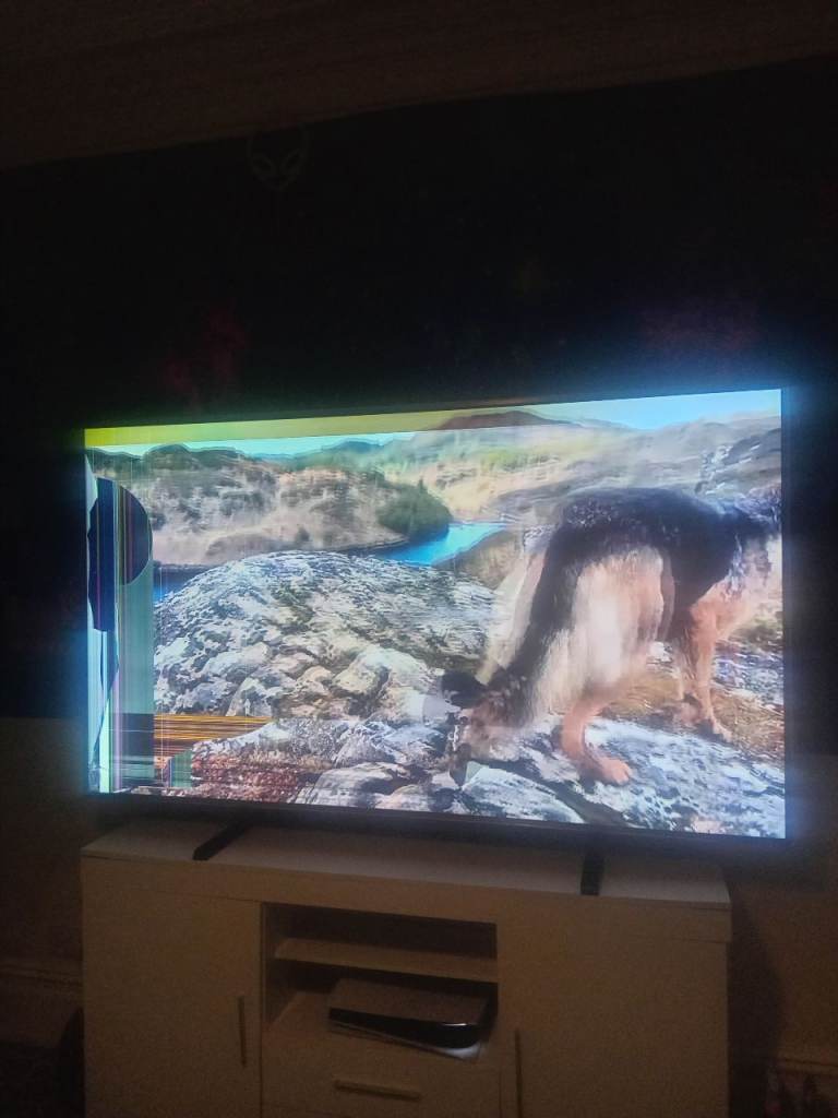 Hisense 85 inch broken monitor television 