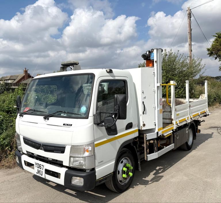2017 MITSUBISHI CANTER 7C15 TARMAC TIPPER CHUTES SWINGLIFT MANUAL GEARS EURO6