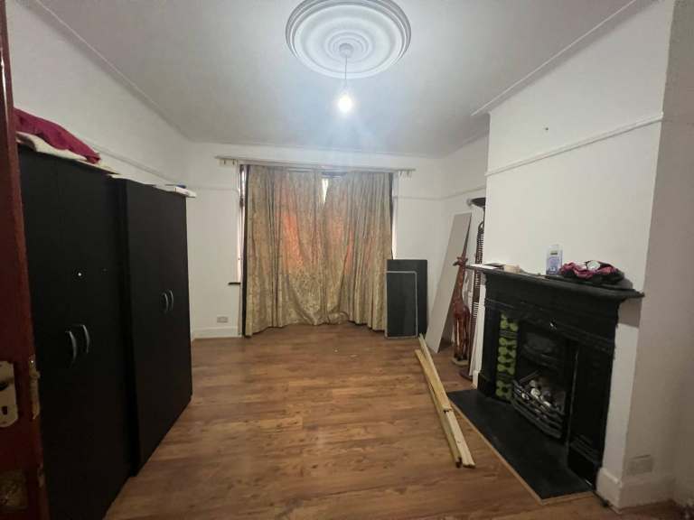 TO LET – 4 Bedroom House – Hainault Road, Chadwell Heath, RM6 6BJ