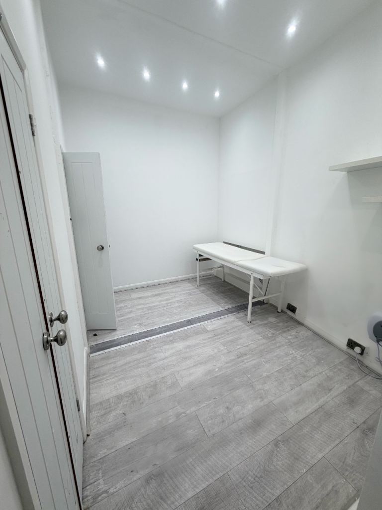  Beauty Unit or Treatment Rooms to Let | Epsom Town Centre