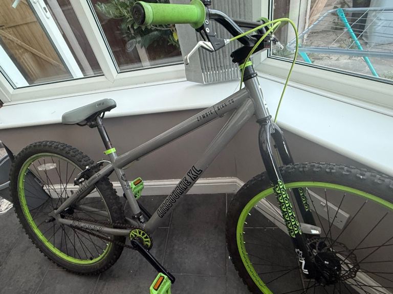 Zombie Black XL BMX/Dirt Jump Bike – Good Condition