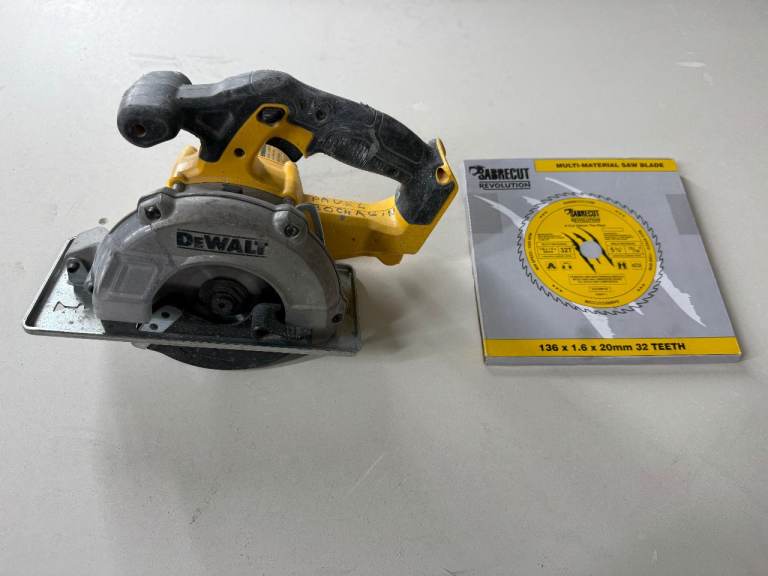 DeWalt DCS373N 18V Metal Circular Skill Saw – Body Only + new blade