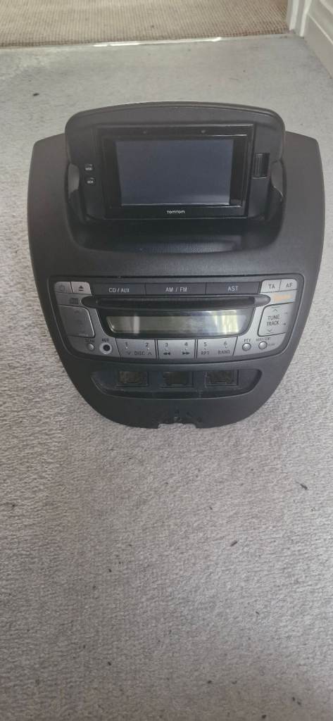 Toyota Aygo radio/sat nav unit 