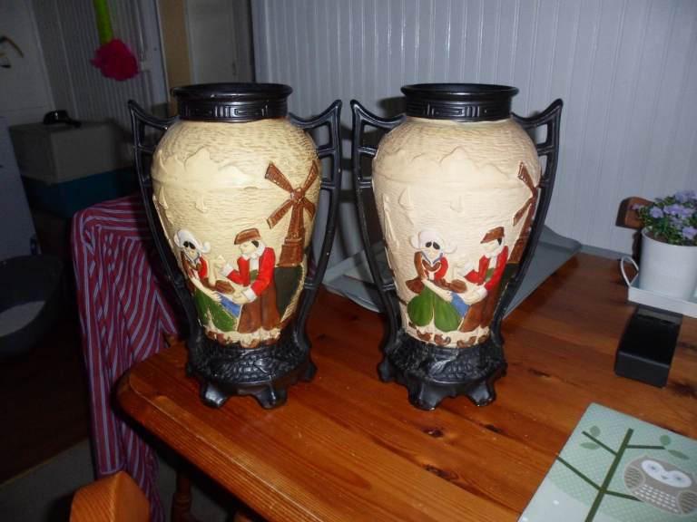 pair of very nice chinese vases 13 inches tall  £50 ono .
