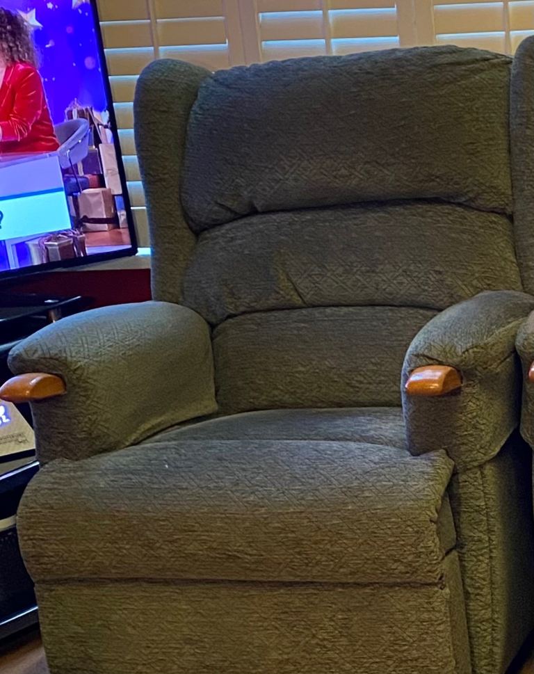 HSL The Aysgarth Riser Recliner Chairs  