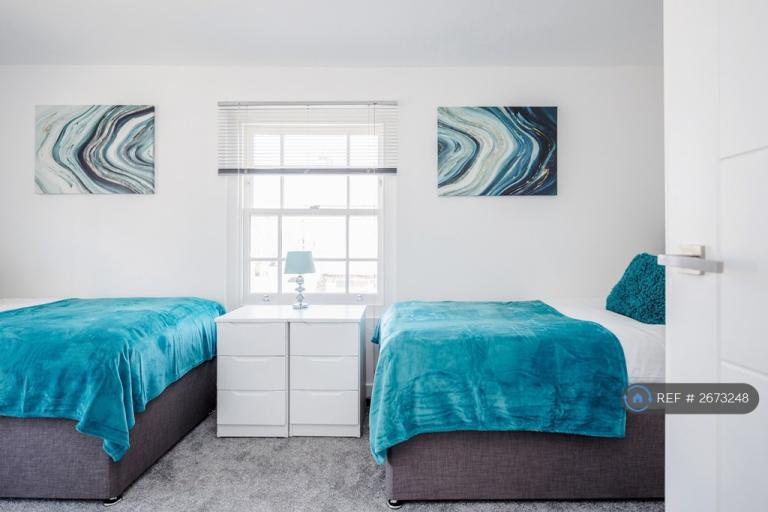 2 bedroom flat in Elthorne Road, Uxbridge, UB8 (2 bed) (#2673248)