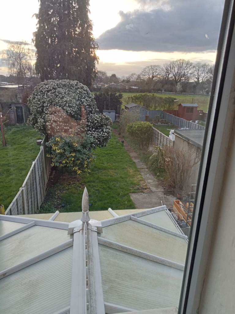 3 bedroom bay window semi £1499 pcm EPC d