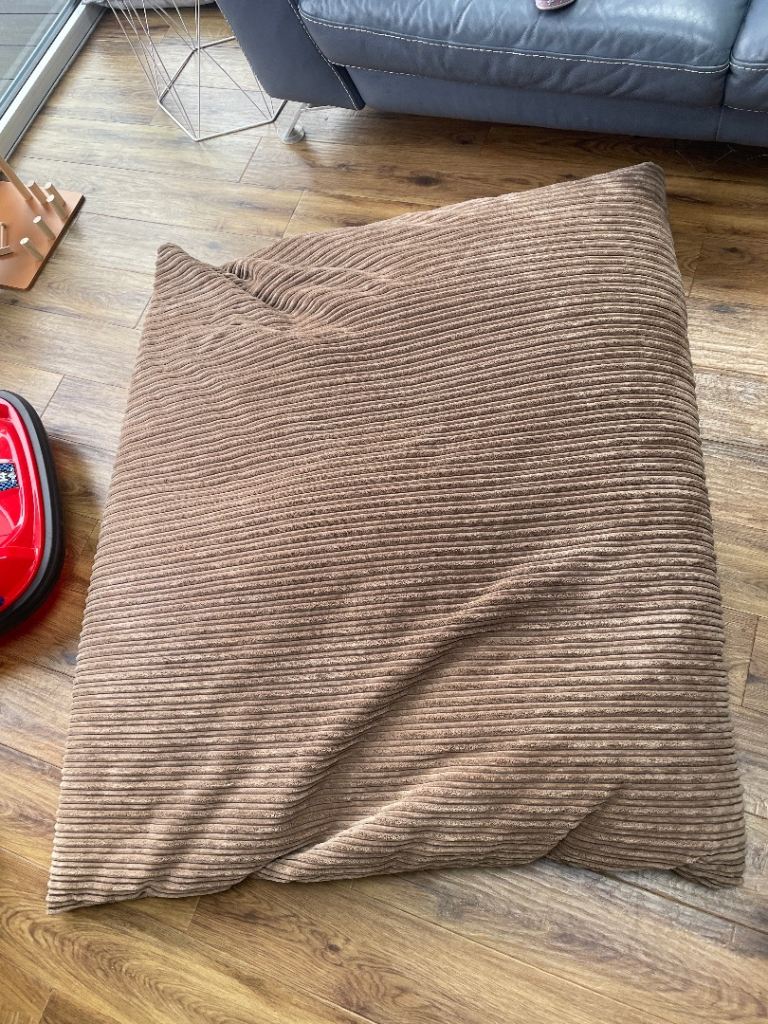 Lounge pug bean bag - brown 