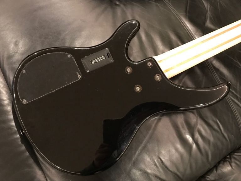 Yamaha TRBX305 5-String Bass Guitar,  Piano Black, sounds awesome 💪🎸