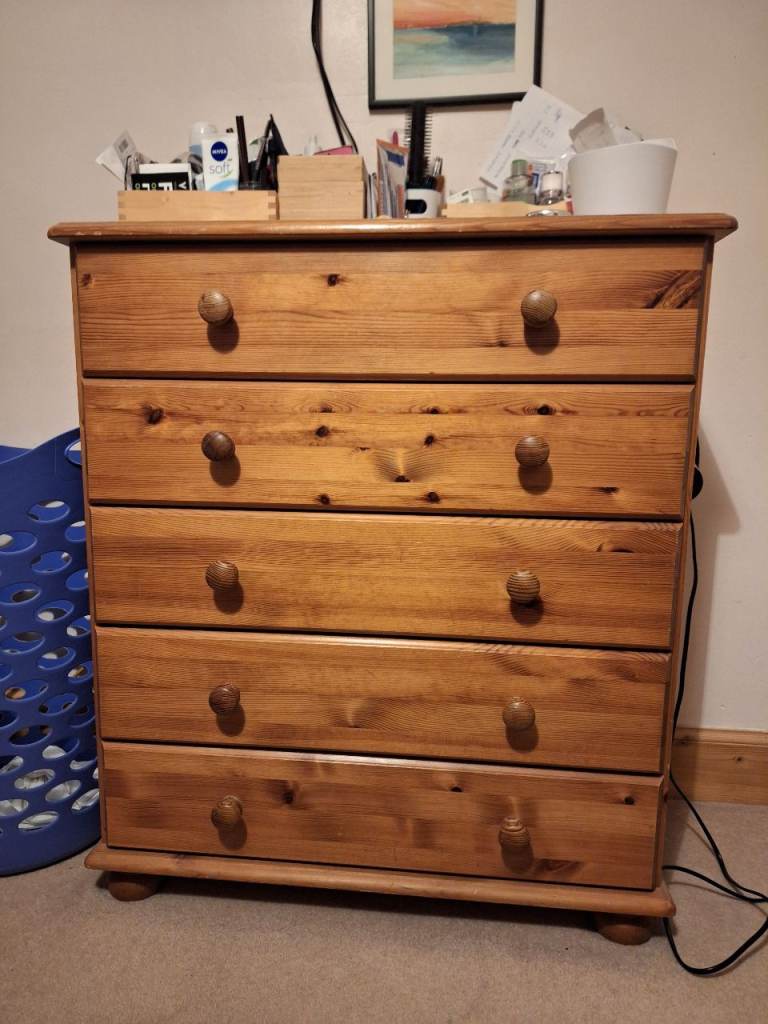 Pine chest of drawers
