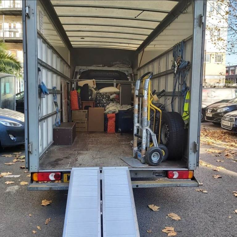 REMOVALS SERVICES/ MAN AND VAN /FURNITURE MOVERS/SHORT NOTICE REMOVALS/RUBBISH CLEARANCE