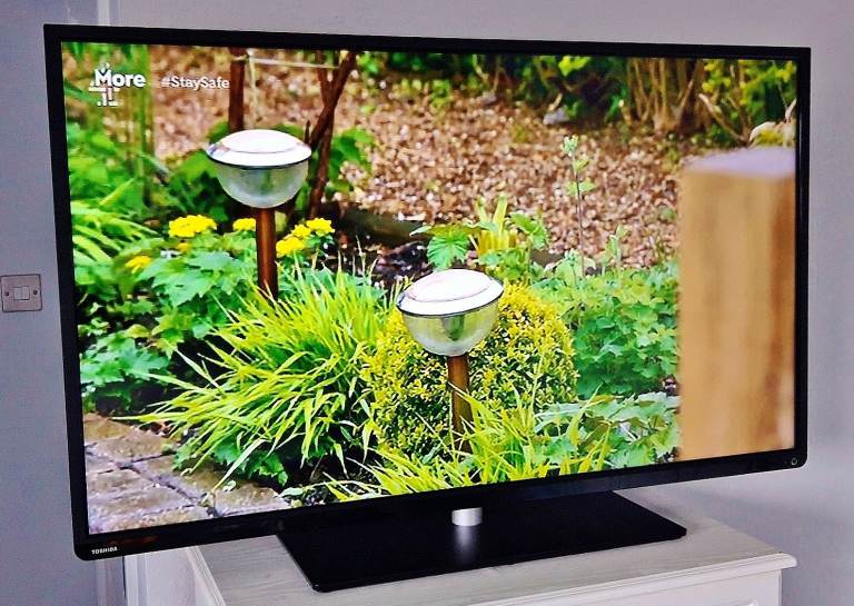 50" TOSHIBA FULL HD SLIM LED TV FREEVIEW CHANNELS RC & STAND GREAT CONDITION - FREE DELIVERY