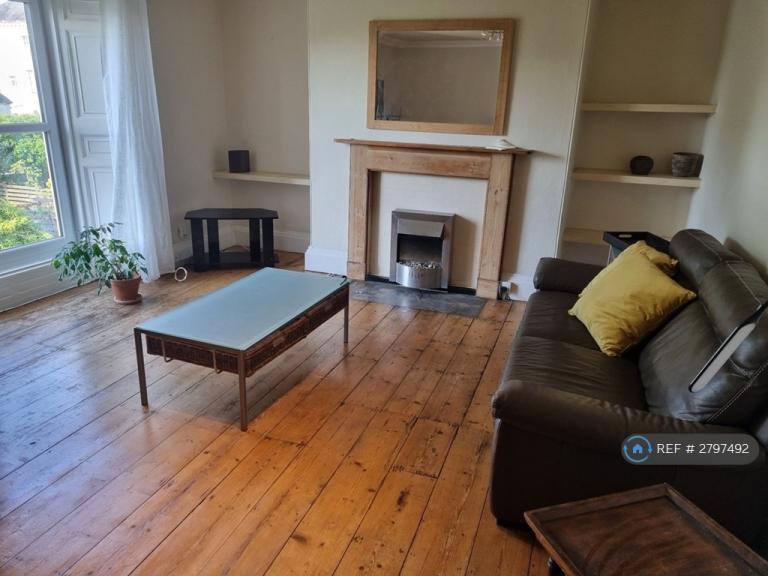 2 bedroom flat in Albert Road, Plymouth, PL2 (2 bed) (#2797492)