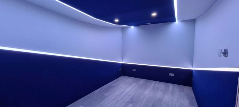 BRAND NEW PRODUCTION STUDIO LONG LET: WEST LONDON MUSIC STUDIO W VOCAL BOOTH
