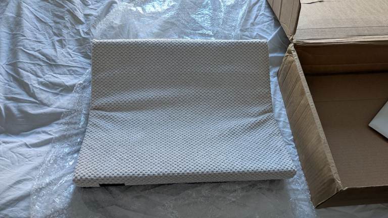 Brand New Cat shelf bed - Cosy and Dosy brand