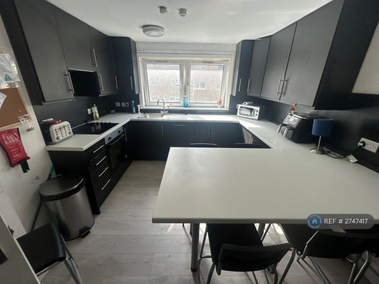 4 bedroom flat in St. Mungo Avenue, Glasgow, G4 (4 bed) (#2747417)