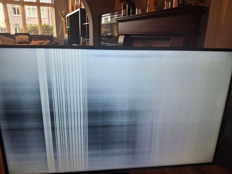 Hitachi 55 inch smart tv with remote, spares and repairs OPEN TO OFFERS 