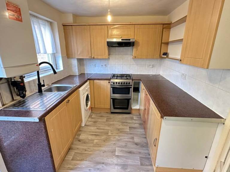 2 BEDROOM HOUSE EAGLE DRIVE COLINDALE NW9