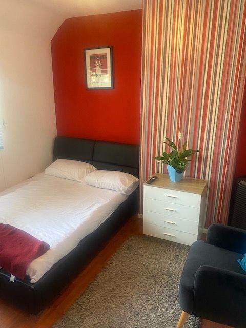 Room to Rent in Dagenham RM8 