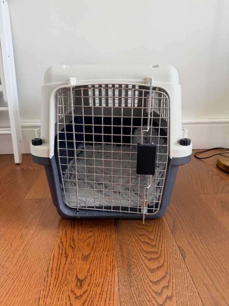 Pet carrier & mattress 
