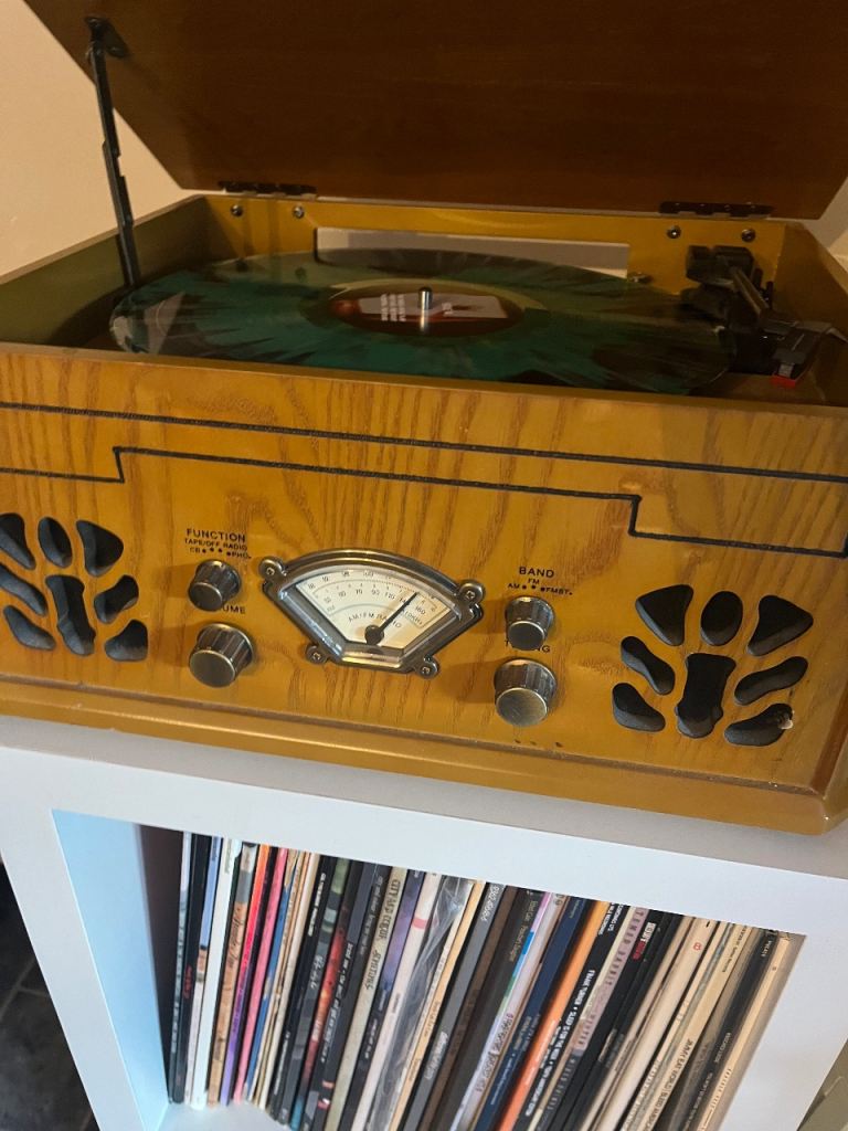 Record player 4 in 1, CD, tape, record, radio. Built in speaker